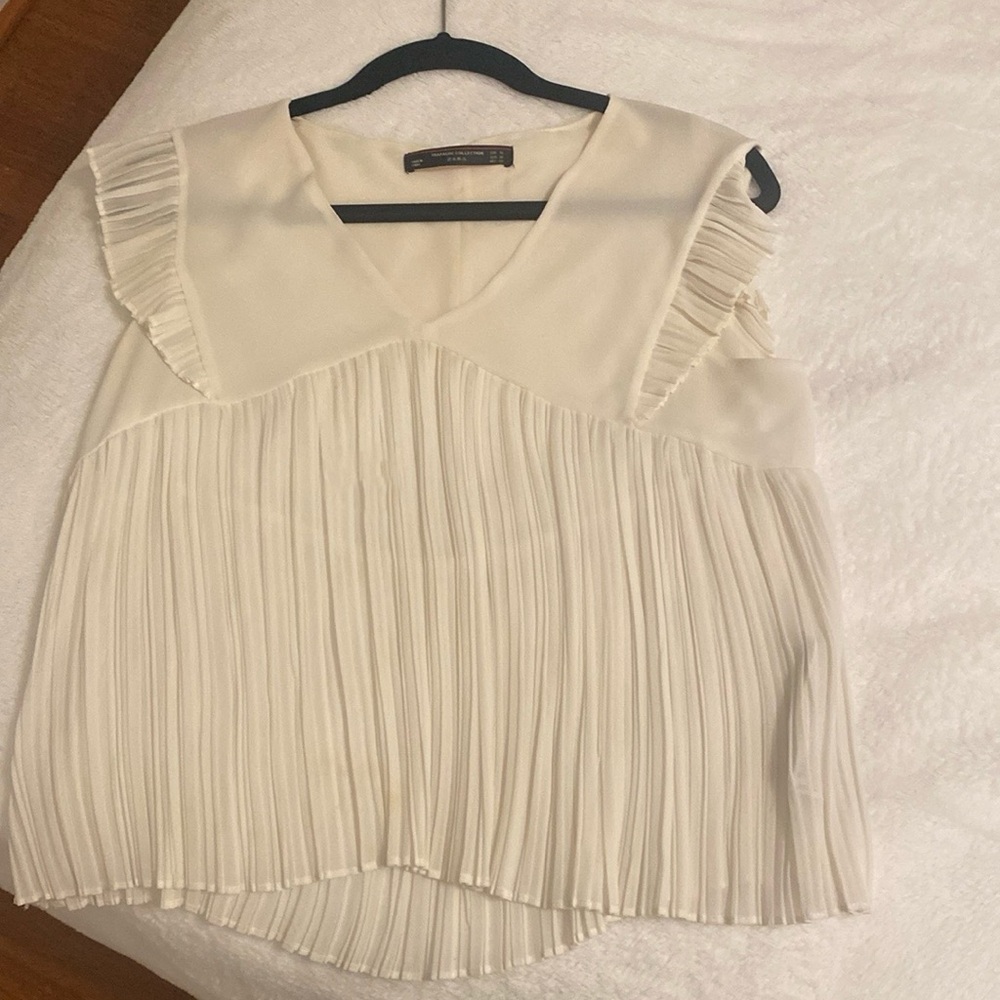 ZARA Sleeveless V-Neck chiffon pleated blouse